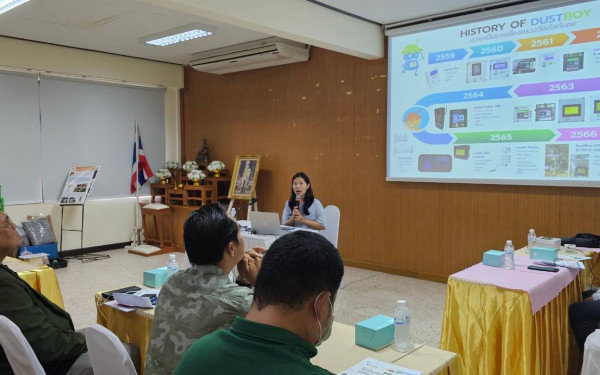 นักวิจัยหน่วยวิจัย 3E เป็นวิทยากรบรรยายการดูแลเครื่อง​วัดฝุ่นละอองขนาดเล็ก PM2.5 (DustBoy​) เพื่อการเฝ้าระวังและเตือนภัย ในจังหวัดสิงห์​บุรี​