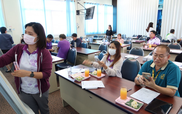 หัวหน้าหน่วยวิจัย3E เป็นวิทยากรบรรยาย ในฐานะผู้เชี่ยวชาญด้านคาร์บอนฟุตพริ้นท์ และจัดทำ workshop แก่บุคลากรและนักศึกษา มหาวิทยาลัยแม่โจ้