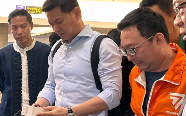 Dustboy ร่วมแสดงผลงานในโครงการผู้นำฝ่ายค้านในสภาผู้แทนราษฎรพบประชาชน ครั้งที่ 1