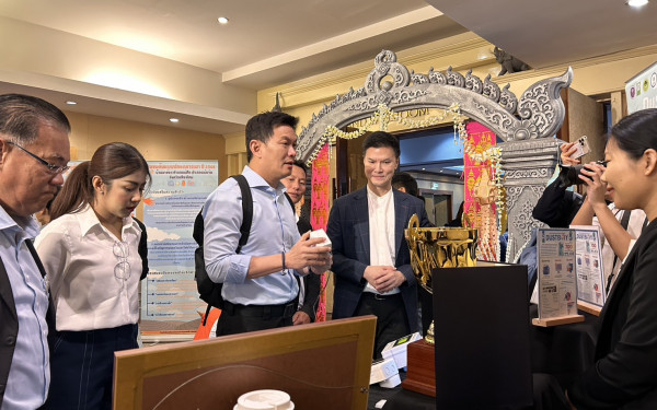 Dustboy ร่วมแสดงผลงานในโครงการผู้นำฝ่ายค้านในสภาผู้แทนราษฎรพบประชาชน ครั้งที่ 1