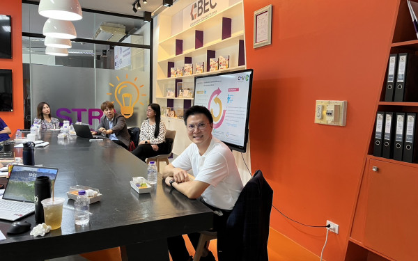 หน่วยวิจัย 3E ร่วมเป็นวิทยากรบรรยายความรู้เกี่ยวกับ  การประเมิน Carbon footprint ระบบการทวนสอบ และ platform ด้านก๊าซเรือนกระจก ให้กับผู้บริหาร และบุคลากรของวิทยาลัยศิลปะ สื่อ และเทคโนโลยี มช.