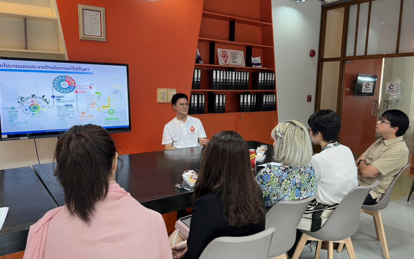 หน่วยวิจัย 3E ร่วมเป็นวิทยากรบรรยายความรู้เกี่ยวกับ  การประเมิน Carbon footprint ระบบการทวนสอบ และ platform ด้านก๊าซเรือนกระจก ให้กับผู้บริหาร และบุคลากรของวิทยาลัยศิลปะ สื่อ และเทคโนโลยี มช.