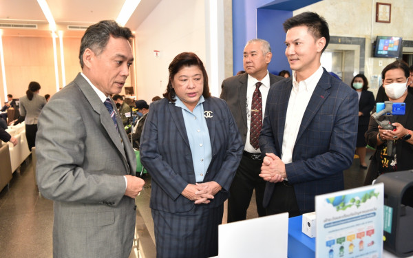 รัฐมนตรีว่าการกระทรวงการอุดมศึกษา วิทยาศาสตร์ วิจัยและนวัตกรรม ส่งมอบเครื่องตรวจวัดฝุ่นละอองขนาดเล็กในอากาศด้วยระบบเซ็นเซอร์ (DustBoy) ให้แก่กระทรวงสาธารณสุข