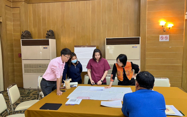 หน่วยวิจัย 3E ร่วมกับสำนักงานทรัพยากรธรรมชาติและสิ่งแวดล้อมจังหวัดแม่ฮ่องสอน จัดประชุมระดมความคิดเห็นเพื่อจัดทำมาตรการและแผนปฏิบัติการปรับตัวต่อผลกระทบจากการเปลี่ยนแปลงสภาพภูมิอากาศ (Focus group)