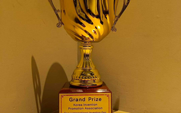 ทีมนักวิจัย 3E คว้ารางวัลชนะเลิศระดับ “Grand Prize” ในการประกวดผลงานวิจัย สิ่งประดิษฐ์ และนวัตกรรม ในเวทีนานาชาติ ณ กรุงโซล สาธารณรัฐเกาหลี 
