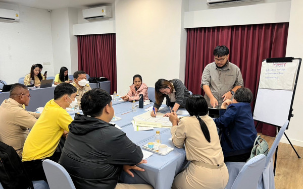 หน่วยวิจัย 3E ร่วมกับสำนักงานทรัพยากรธรรมชาติและสิ่งแวดล้อมจังหวัดลำพูน จัดประชุมระดมความคิดเห็นเพื่อจัดทำมาตรการและแผนปฏิบัติการปรับตัวต่อผลกระทบจากการเปลี่ยนแปลงสภาพภูมิอากาศ (Focus group)